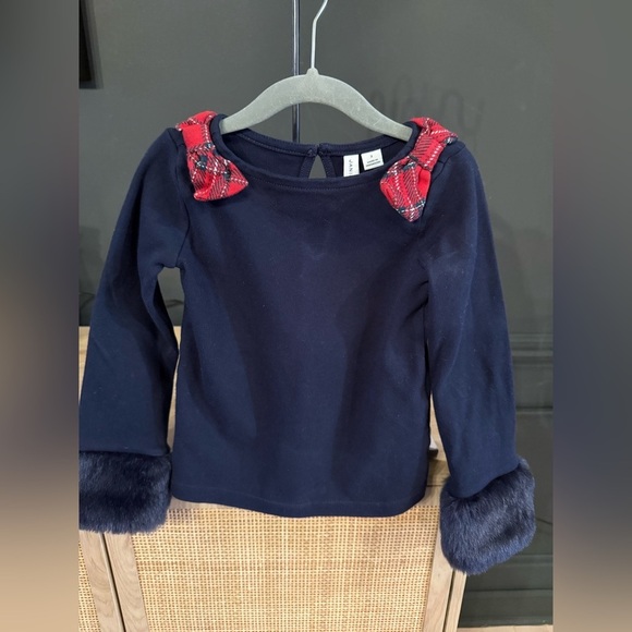 Janie and Jack • 3T • Navy Shirt w/ faux fur cuff sleeve and bow at shoulder - Picture 1 of 4